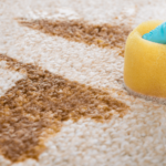 Cómo limpiar y quitar manchas de una alfombra para exteriores